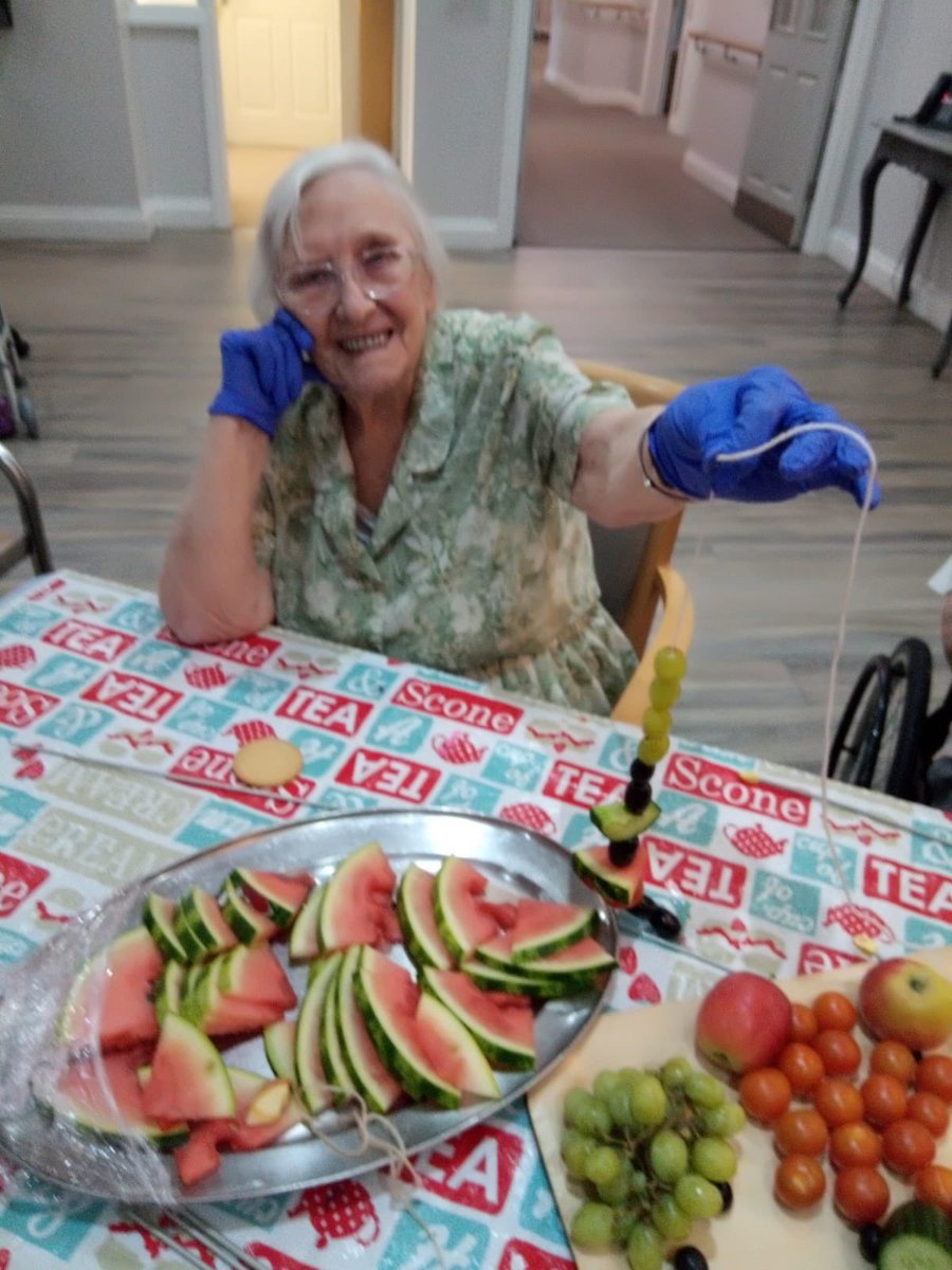 wardleygatecare's tweet photo. #WardleyGate #EqualArts &amp; #HenPower have re-commenced activities with support via virtual technology 

Our residents have created #fruitkebabs for our #hens, built a planter, done some #gardening &amp; designed their very own wooden hens! https://t.co/YygaHbKdtB