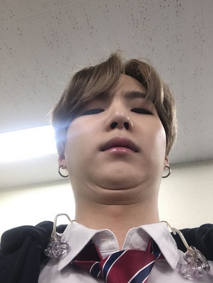 QueenbBeetch's tweet photo. İlk army olduğum zamanda Taekook'u gruptaki bir üye zannediyordum #ArmyConfessionTime https://t.co/SSBMqlBOE2