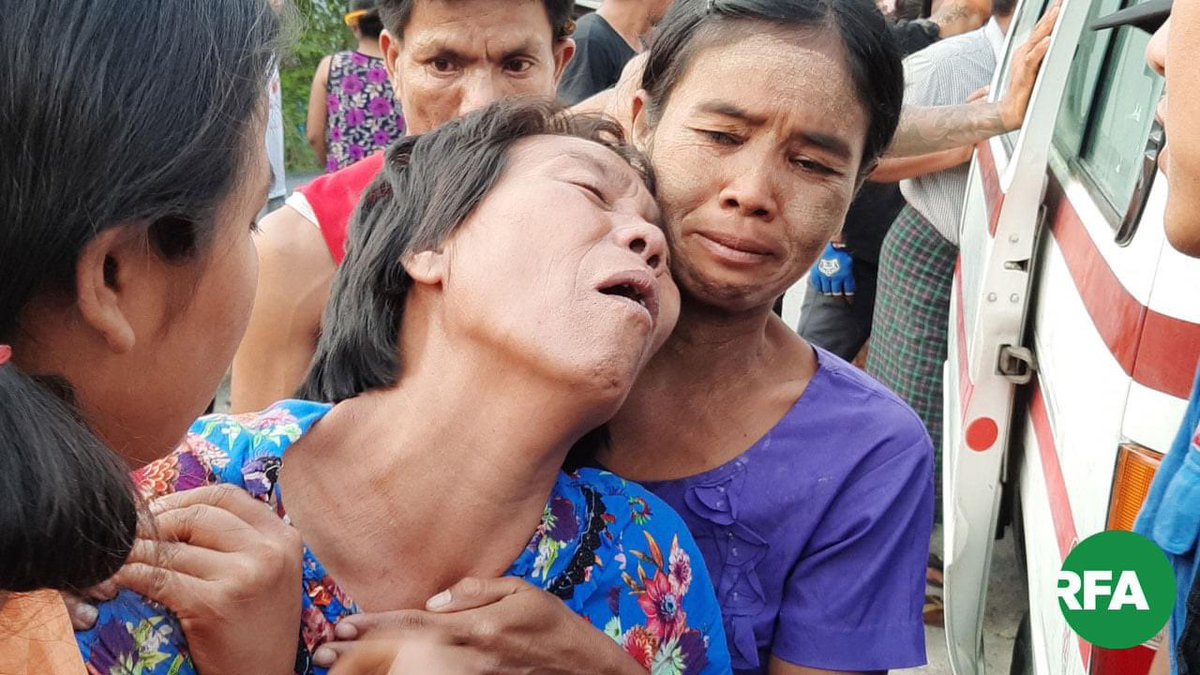hannayuri_twt's tweet photo. The ultimate tragedy of Parents💔Nothing can be more devastating

 In Chan Mya Thar Si ward, Mandalay 15 year old Maung Tun Tun Aung was shot dead while going out of the house to fetch water for his mother.

STRENGTH OF UNITY
#WhatsHappeningInMyanmar  #Mar22Coup https://t.co/j2iT0GwN6u