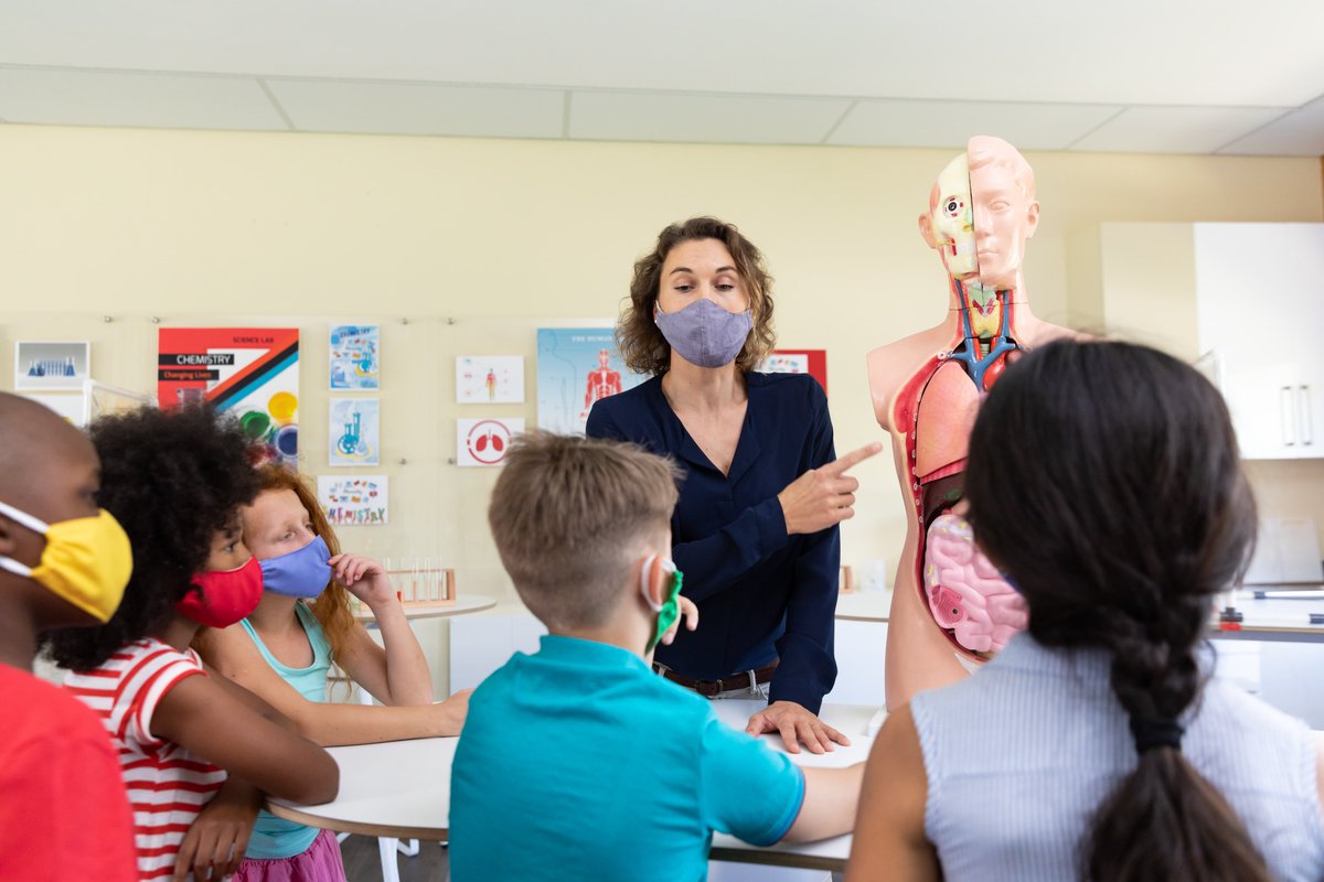 Edinumen's tweet photo. 📌¡Ya está abierto el NOOC «Aprendizaje del uso real» (20 horas)! Con temas como el uso de corpus, la interacción escrita, el español de los negocios en adolescentes o la evaluación de la expresión e interacción orales. ¡No te lo pierdas! 
Más info. en https://t.co/DHzgtW9GFd https://t.co/WBtlWCslP5