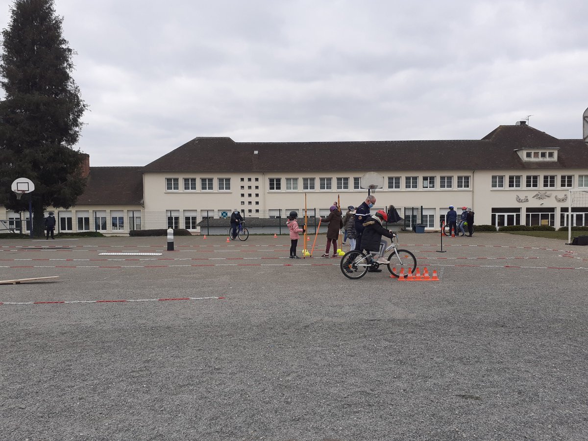 #securiteroutiere Les CM2 et grands élèves d'ULIS ont passé les tests de la piste routière
