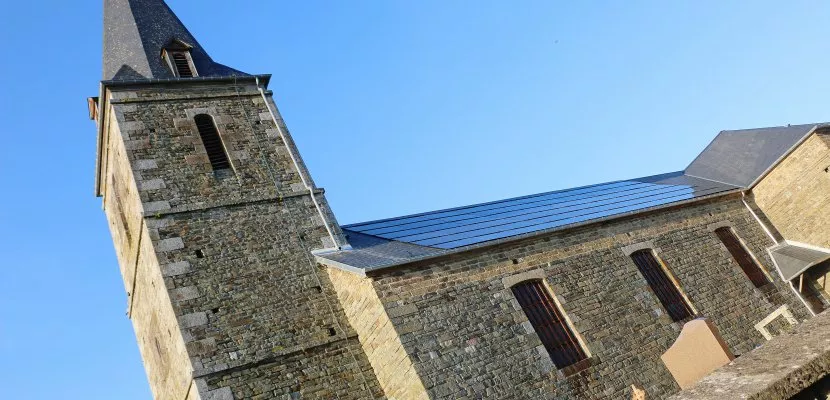 kosmographe's tweet photo. Il y a quelque chose de déstabilisant mais aussi très réjouissant à la vue d'églises couvertes de panneaux solaires.. https://t.co/ddl7rsIl6V