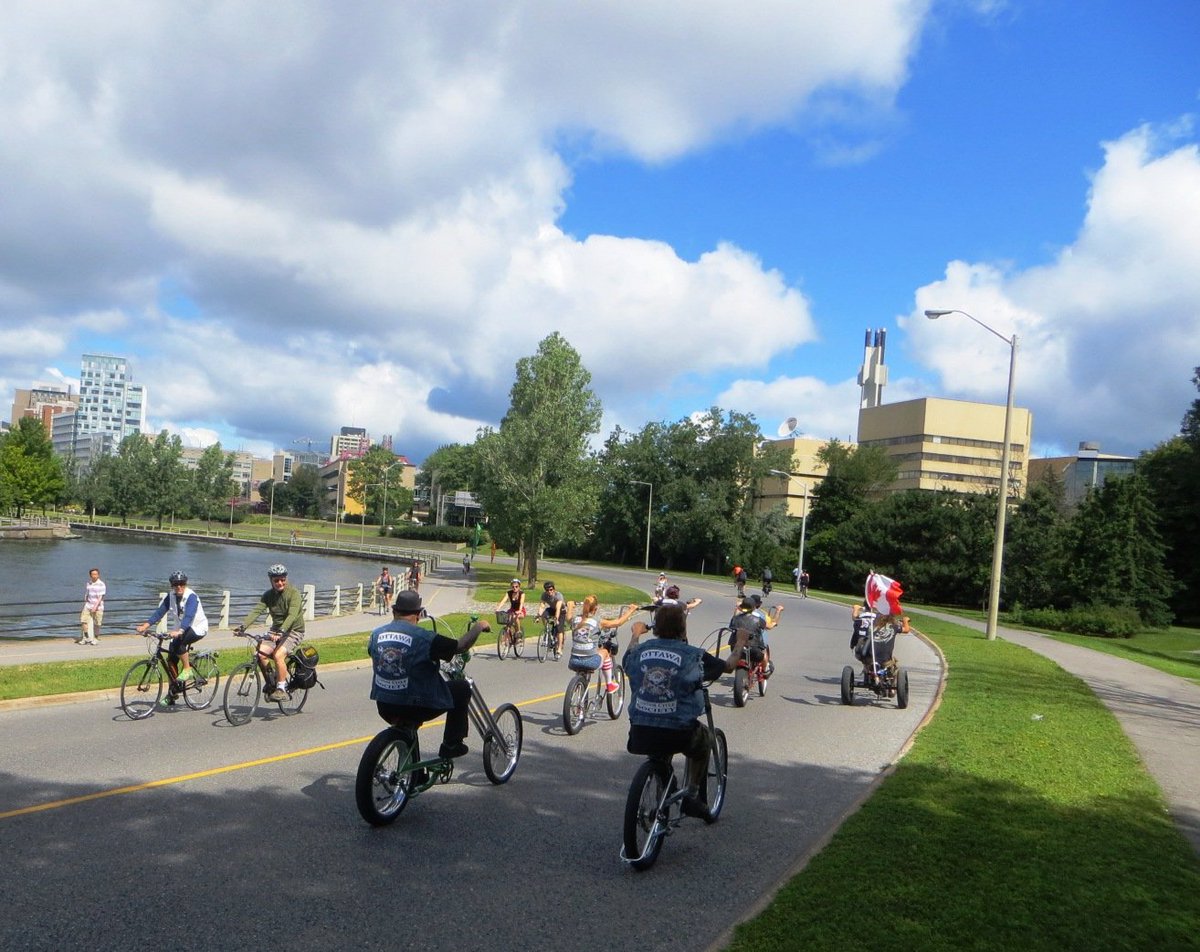 Penalosa_G's tweet photo. 81-2021 I've promoted #OpenStreets #Ciclovia in over 350 cities. Why? The BENEFITS + ALL can do it. Open streets to people, close them to cars and the magic happens. Good for: mental &amp; physical health; local business; all ages &amp; abilities. #OneCity #BloorYonge. Your city? #Doit! https://t.co/ug5sz88q11