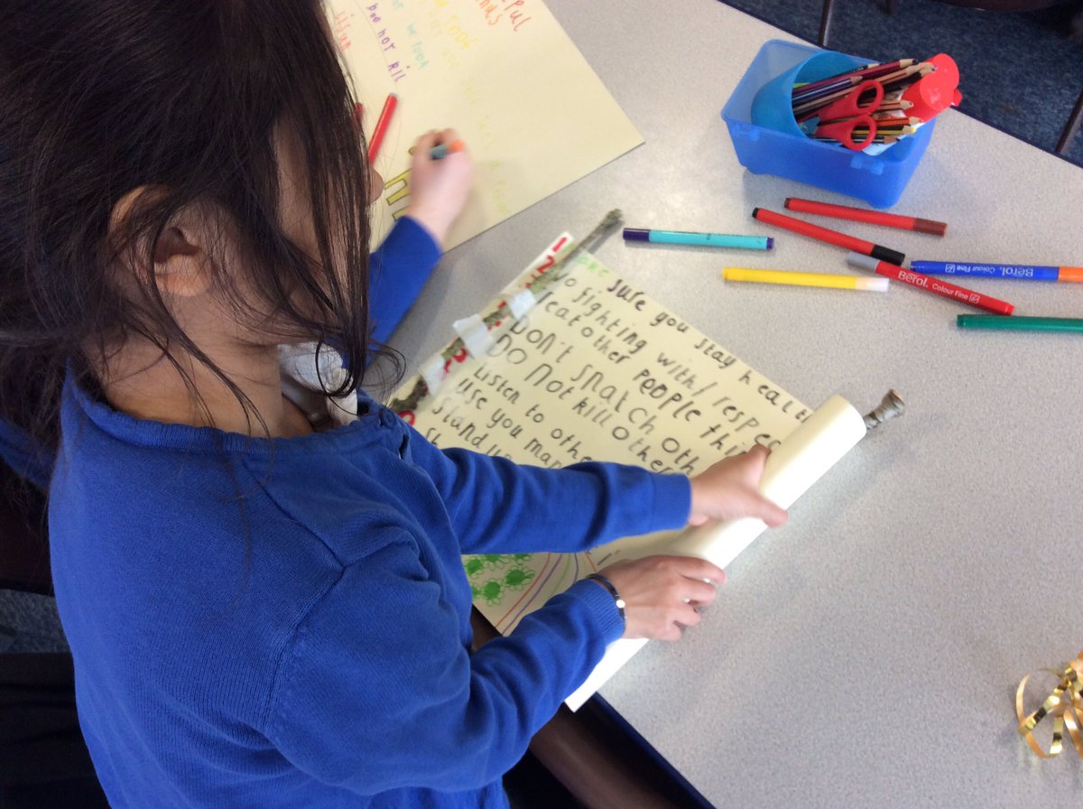 gfprimarycov's tweet photo. 2C learned about the 10 commandments then came up with their own 10 most important rules to live by. Check out our scrolls inspired by the Jewish Torah! #GFY2 #GFRE https://t.co/G0m3nQ0nYW