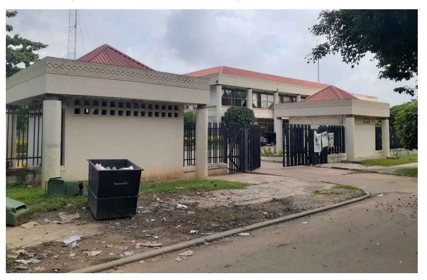 WeAreWisecom's tweet photo. ASOKORO SHOPPING MALL - F.C.T ABUJA - NG.
A functioning shopping Mall on 3 floors sitting on 23,000 square meters Land with 2 numbers Security House &amp; Generator house, situated at Thabo Mbeki close, Off TY Danjuma street, Askoro, FCT Abuja, Nigeria. https://t.co/qtbwNK8OjF
