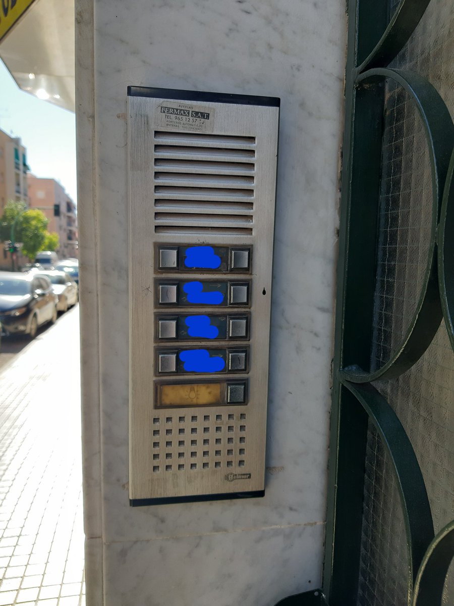 ElectroAnton's tweet photo. Instalación de videoportero. Los vecinos de esta comunidad ya pueden ver a quién están abriendo la puerta. Si quieres un plus de seguridad en casa, contacta con nosotros ⚠️⛔ https://t.co/zYaywmwPAX