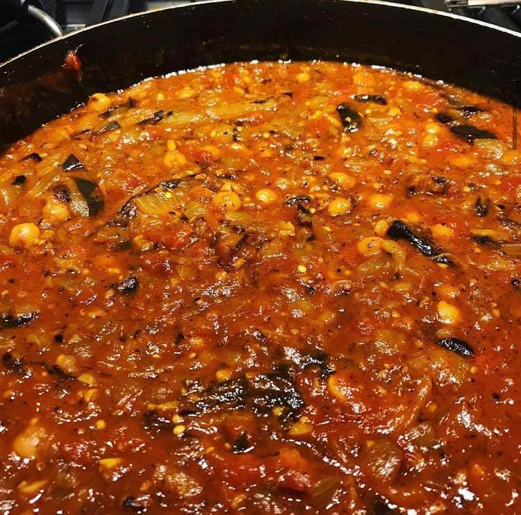 acraftyarab's tweet photo. Someone posted a Syrian dish in one of my cooking groups yesterday, asking for a name & it's been an endless debate since.
A few peeps are throwing in their #ArabMom wisdom card, you guys.
It's getting serious.😨 https://t.co/sVO37KZomy