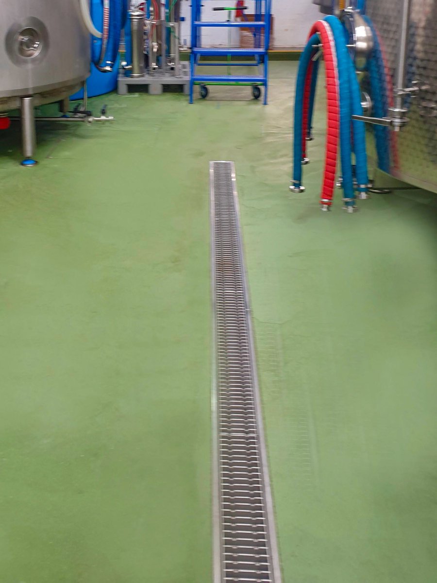 polydeck_resins's tweet photo. We supply and install a wide range of stainless-steel drainage and kerbs to the food, drink and pharmaceutical industries #stainlessteel #drainage #drains #kerbs #pharmaceuticalindustry #laboratoryindustry #foodanddrinkindustry #foodindustry #polydeckresins https://t.co/Zy7xKbwr45