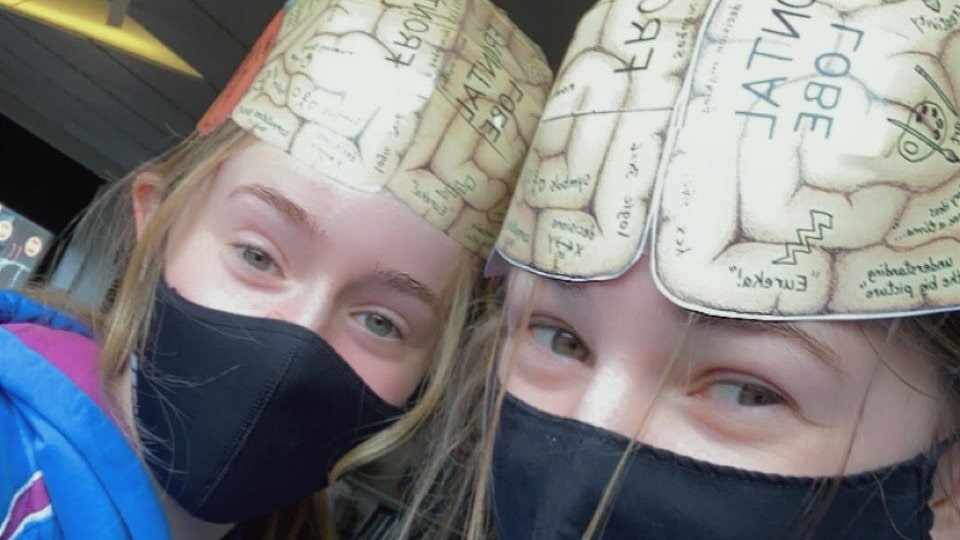 ScienceBHGirls's tweet photo. Y10 Biologists have been studying the brain today. Using their parietal lobe to plan the 3D shape, motor cortex to assemble the fiddly structure, and the cerebellum to coordinate everything!

If you'd like to make your own brain, the link is below!

https://t.co/h57ftp9uM1 https://t.co/cmQPbWoHG3