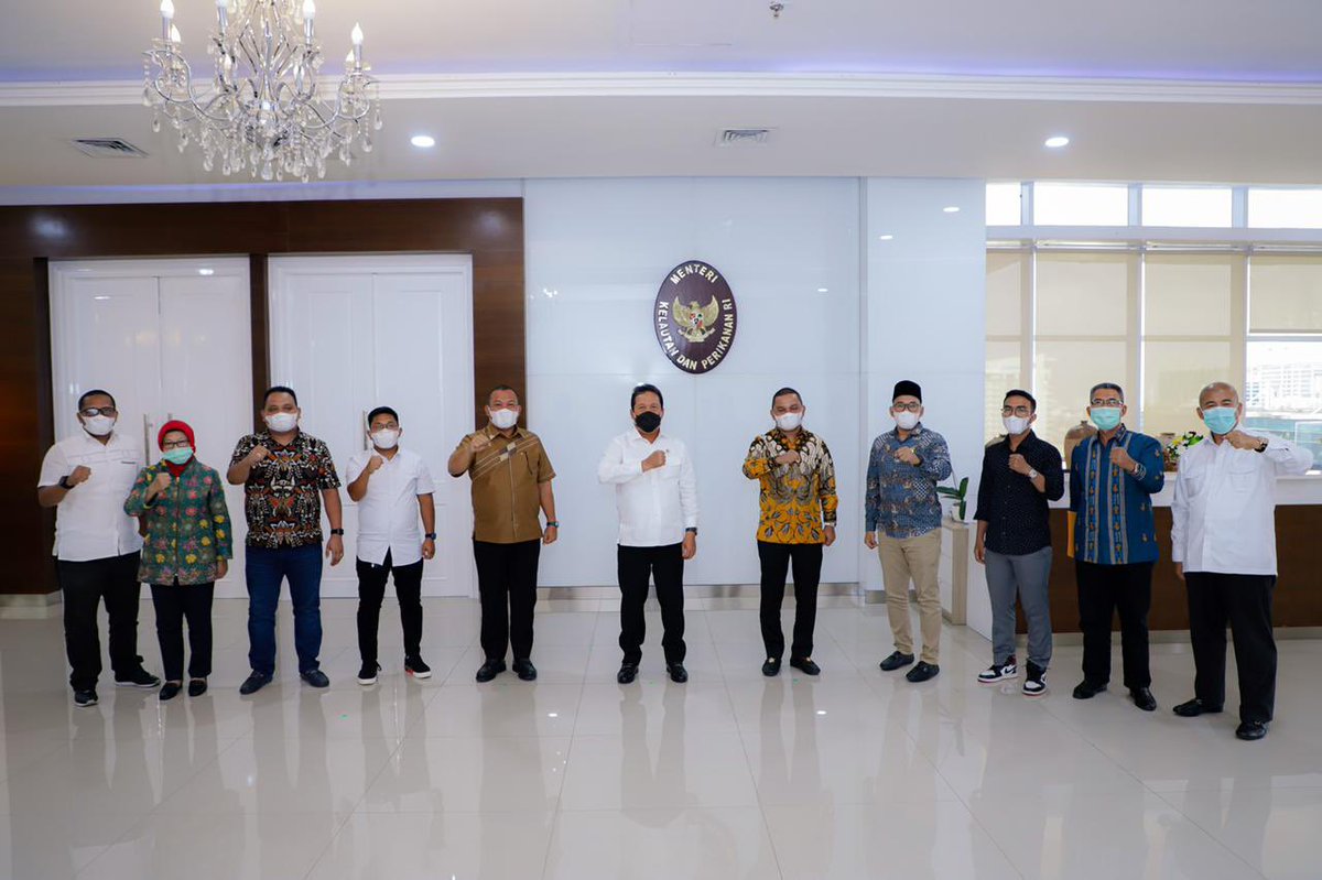 KKP siap membantu pemerintah daerah melakukan pembinaan kepada nelayan, serta penggalian potensi yang ada di wilayah tersebut termasuk data perputaran ekonominya baik dari aktivitas pendaratan kapal maupun kegiatan lainnya

#rbkkphebat #kkprebound #kkprebound2021 #kkp #kkpgoid