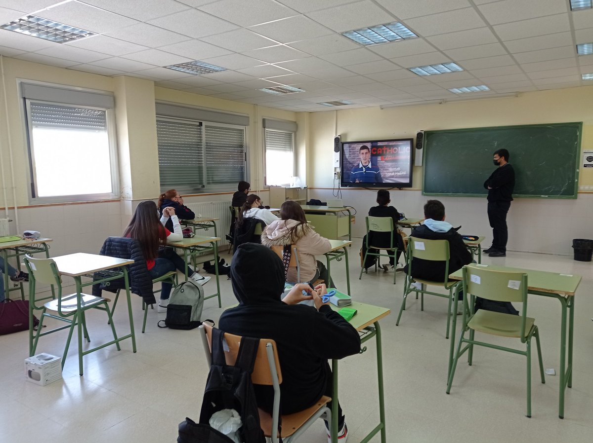 FrancisFrodito's tweet photo. Campaña vocacional en el @IES_LAS_SALINAS  @seminariotoledo @palabradevidase @planpastoral #felidiadelsemanario. Festividad de San Jose https://t.co/EpF6HbWYZc