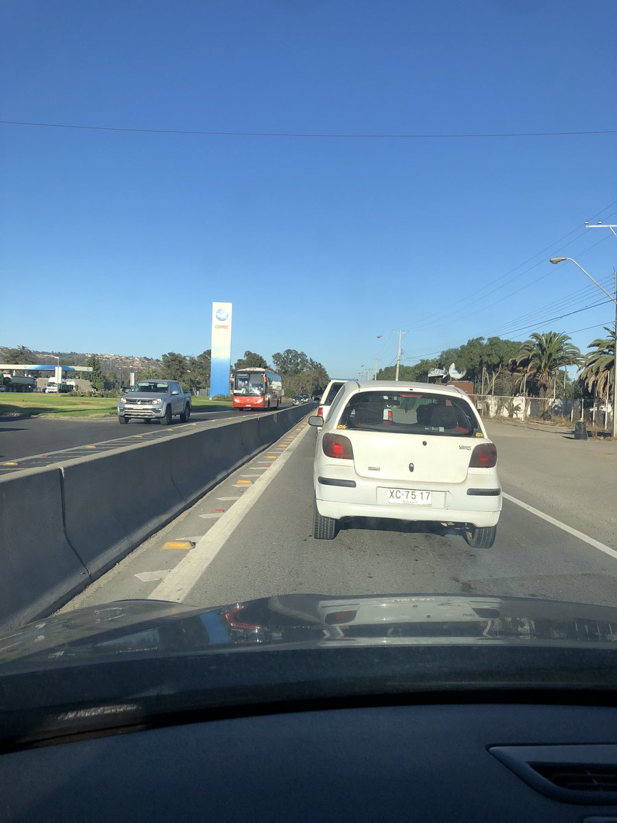 nicolasfoncea's tweet photo. Milicos ineficientes. 2 horas y media esperando para entrar a trabajar a Viña, como que uno fuera a huevear lunes a las 7:30 de la mañana a una comuna en cuarentena #viña @IntendenciaV @SaludSsrv https://t.co/Yg3e1BsZz7