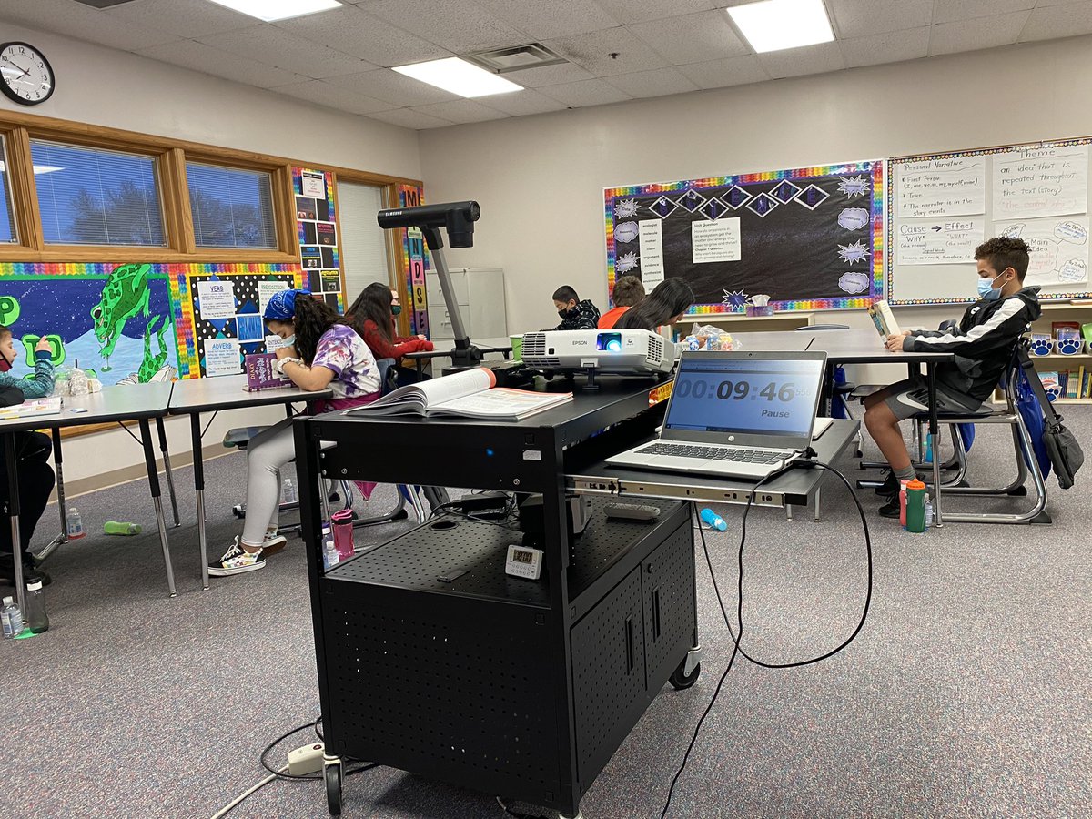 MsWeseman's tweet photo. During morning breakfast in the classroom, these 5th graders take it upon themselves to read a book when finished eating. https://t.co/HZ6upJSG60