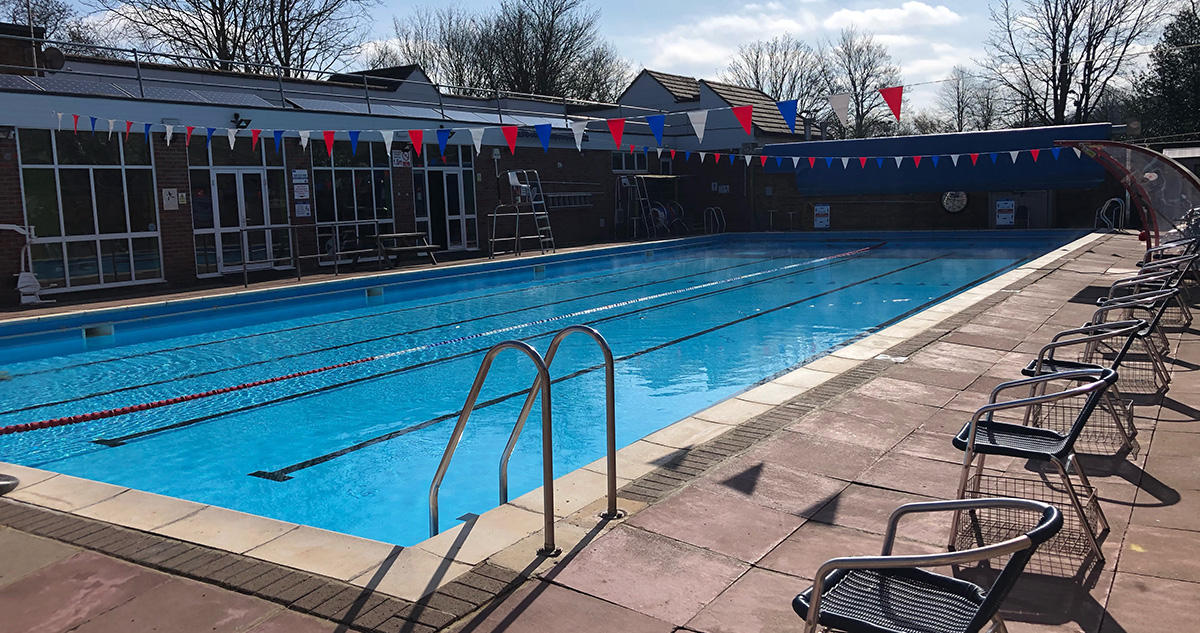 cheshammoorgym's tweet photo. #chesham #openairpool A sneak peek at our beautiful pool this morning. All looking good for re-opening next Monday 29th. Members can book sessions from one week ahead - limit of 3 per week per member for the time being. Membership now at capacity- we'll review from 19 April. https://t.co/XxzwOlTb7i