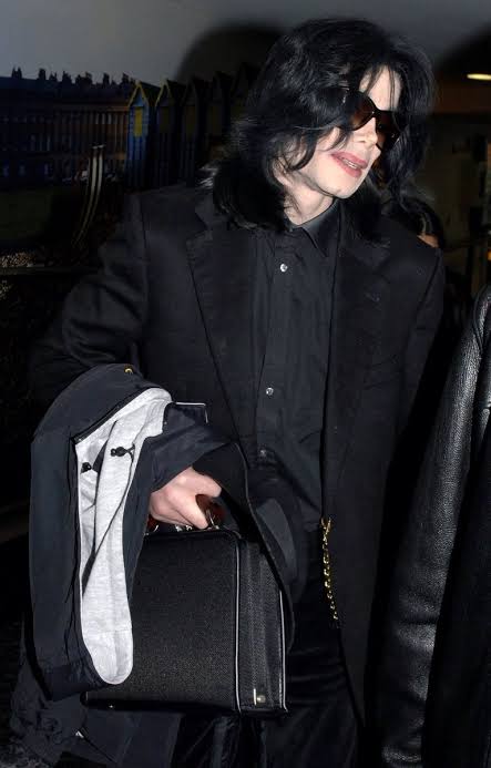 hi, this is a new account dedicated to Michael during his late years. I will post mature era pictures, gifs and videos because i wanna share how he was aging beautifully during those times! Pls support by rt &amp; following, thank you 💓