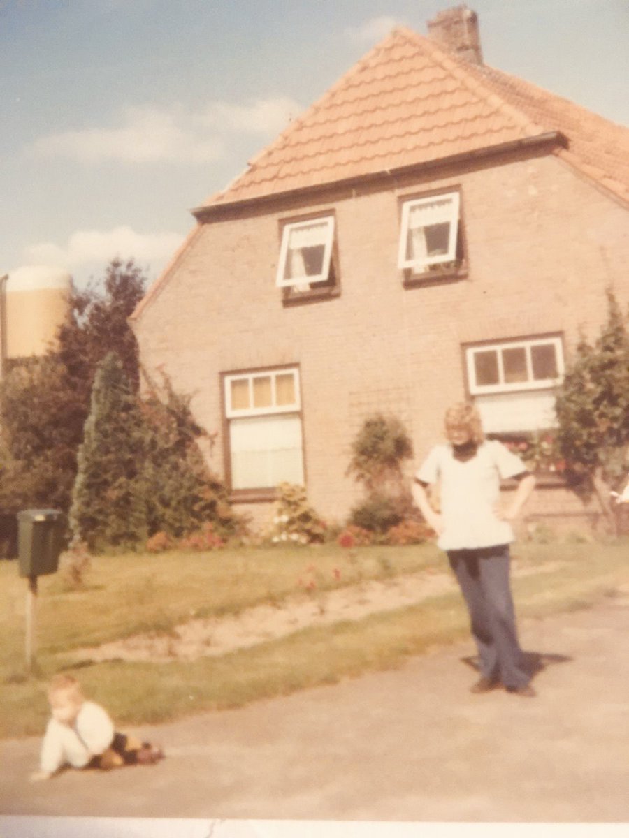 ErwinNyhoff's tweet photo. Me and my mum... Round 1973.... #hessum #vilsteren #dalfsen #salland #overijssel #vechtdal #farm #boerderij #platteland #farmlife #plattelandsleven #1973 #mama #hilda #mamahilda https://t.co/lp80DBWsDb