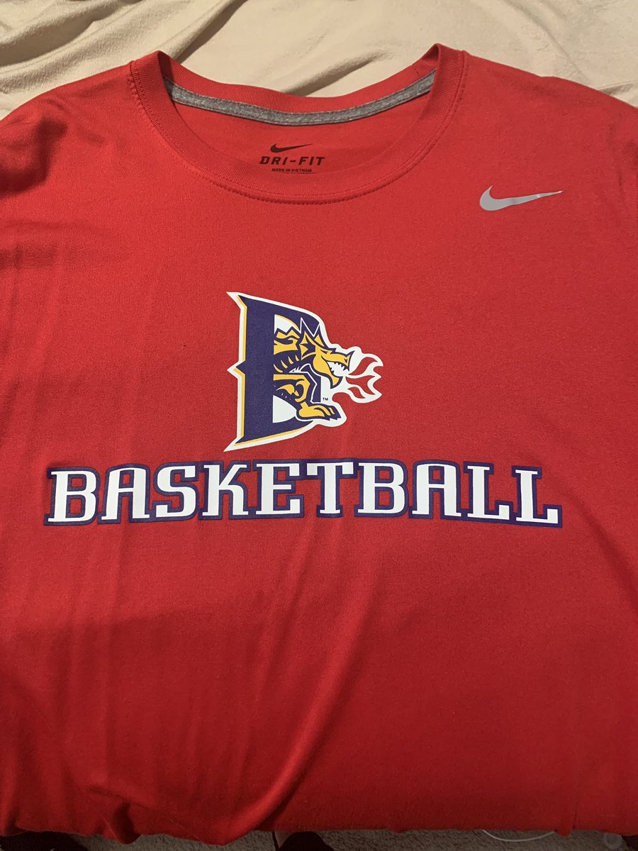 snacksnolen's tweet photo. GAMEDAY!!! Switching it up with the red. Go get ‘em ladies!!! @DrexelWBB #MarchMadness #DragonsAreDancing https://t.co/YmZz1OtHjc