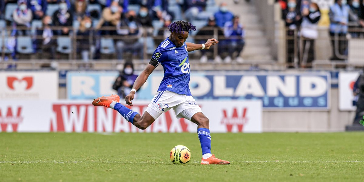 Le Racing Club de Strasbourg Alsace et le RB Leipzig se sont mis d’accord pour le transfert de Mohamed Simakan. Le défenseur strasbourgeois terminera la saison avec le RCSA et rejoindra le club allemand en fin de saison.
➡️ bit.ly/391yBbu