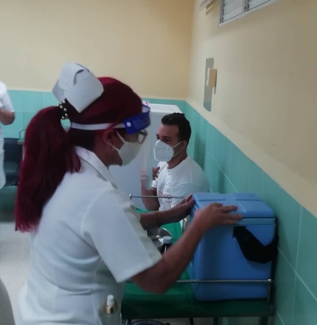 BioCubaFarma's tweet photo. En la ciudad de Bayamo desde muy temprano en la mañana inició la fase 3 del ensayo clínico con #Abdala. #CubaEsCiencia https://t.co/CMKAFr0Xdt