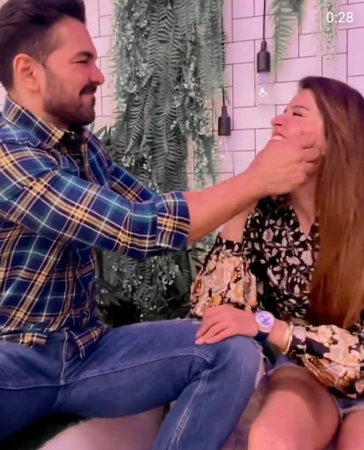 classysassybeau's tweet photo. Cuties ♥️

@RubiDilaik @ashukla09 #RubinaDilaik #AbhinavShukla https://t.co/w8qwdS13zQ