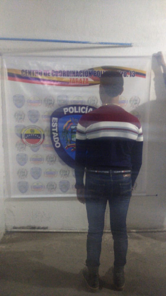 poliguarico15's tweet photo. Cumpliendo órdenes del Gobernador @josemvasquez y lineamientos del G/D Miguel Urrieta Director del IAPEBG, fue aprehendido (01) ciudadano por incurrir en el delito de Hurto y Robo de Vehículo Automotor quedando a la orden del Ministerio Público🚨🚔.
#RadicalContraLaCovid19
#CCP13 https://t.co/g6wPVSg7OT