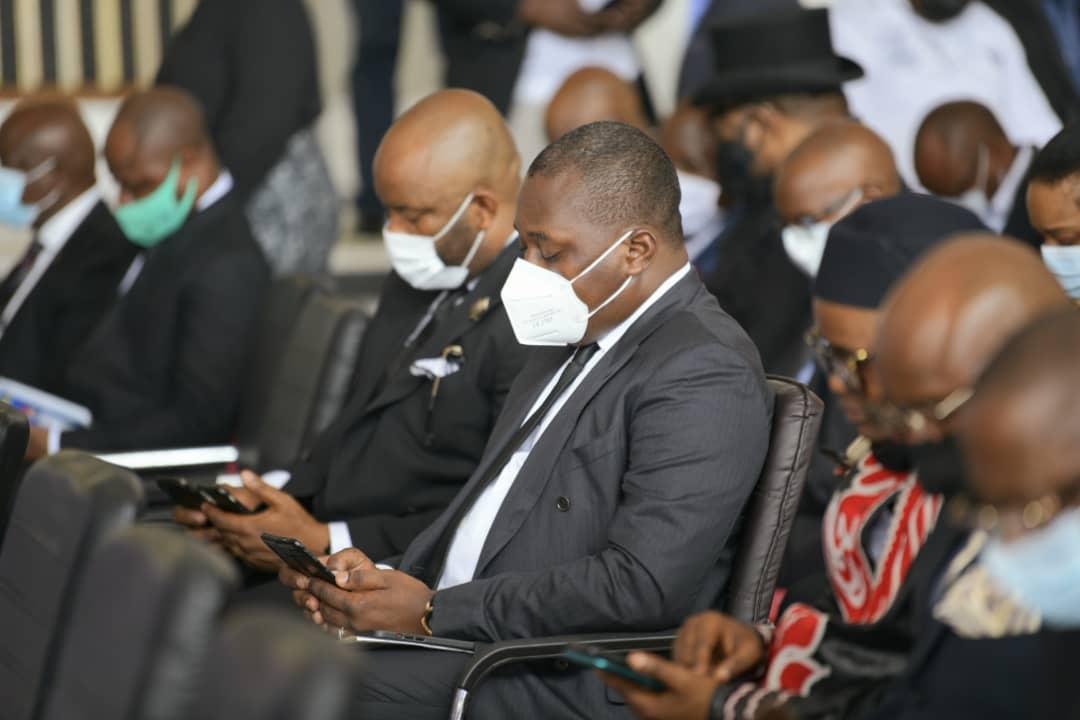 LIBRALINFO1's tweet photo. #RDC : À l'instant,  Le Sénateur Guy Loando rend un hommage mérité à l'honorable Henry Thomas Lokondo au palais du peuple. https://t.co/ji7MHhQeh5