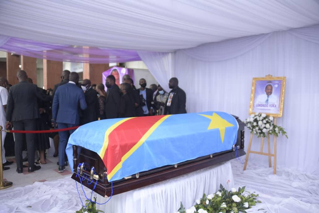 LIBRALINFO1's tweet photo. #RDC : À l'instant,  Le Sénateur Guy Loando rend un hommage mérité à l'honorable Henry Thomas Lokondo au palais du peuple. https://t.co/ji7MHhQeh5