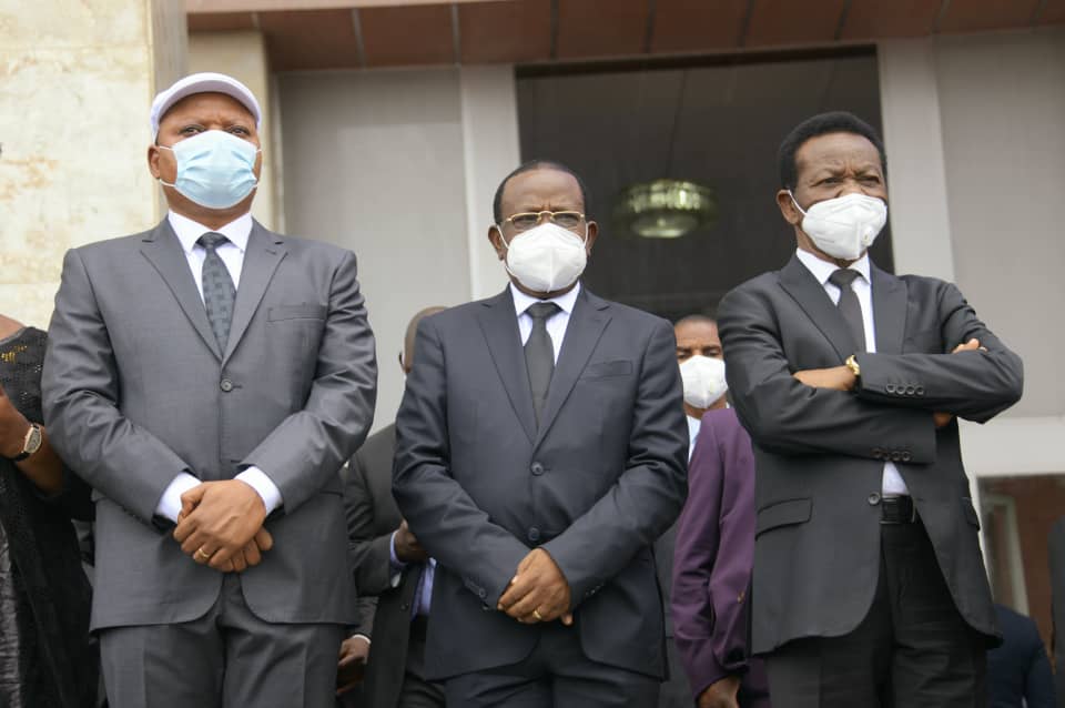 LIBRALINFO1's tweet photo. #RDC : À l'instant,  Le Sénateur Guy Loando rend un hommage mérité à l'honorable Henry Thomas Lokondo au palais du peuple. https://t.co/ji7MHhQeh5