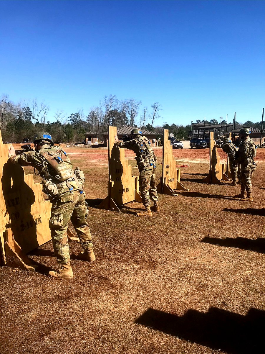 Joe_McAuliffe76's tweet photo. Drill Sergeants training our future Infantry Soldiers, leads to excellence here in the @198thOSUT and @FortBenning.  @AxeCompanyOSUT continues to produce lethal Soldiers. 101 Experts, 9 Trainees scoring 40. Great Job Drill Sergeants!
@TRADOC  @DerrickGarner20 @RyanWylieUSARMY https://t.co/lfj8RugxBU