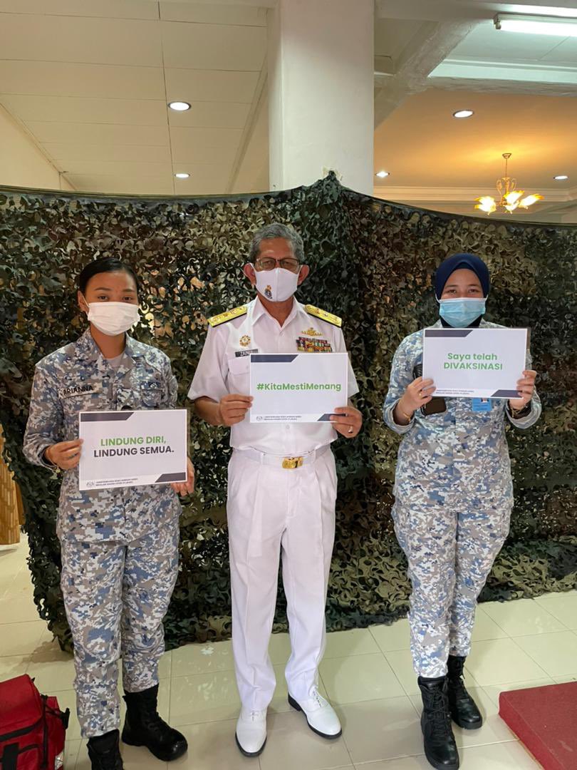 MPSTLDM's tweet photo. What Fathers worry most is their Childrens' welfare
22 Mac 2021 Suntikan dos pertama COVID-19 YBhg Panglima Pasukan Simpanan TLDM, @zainulrd26
#NavyReservist
#dose1done
#LindungiDiriLindungiSemua https://t.co/TOtr7ZSbG8