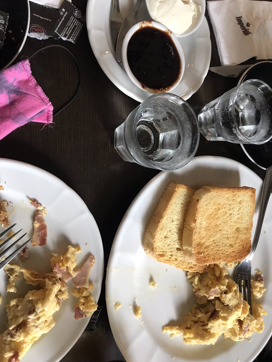 BolsodeMano's tweet photo. Happy birthday to me ! Desayunar afuera un lunes no tiene precio #Voulezbar en Cerviño y arabe siria https://t.co/u8UnS3cBDr