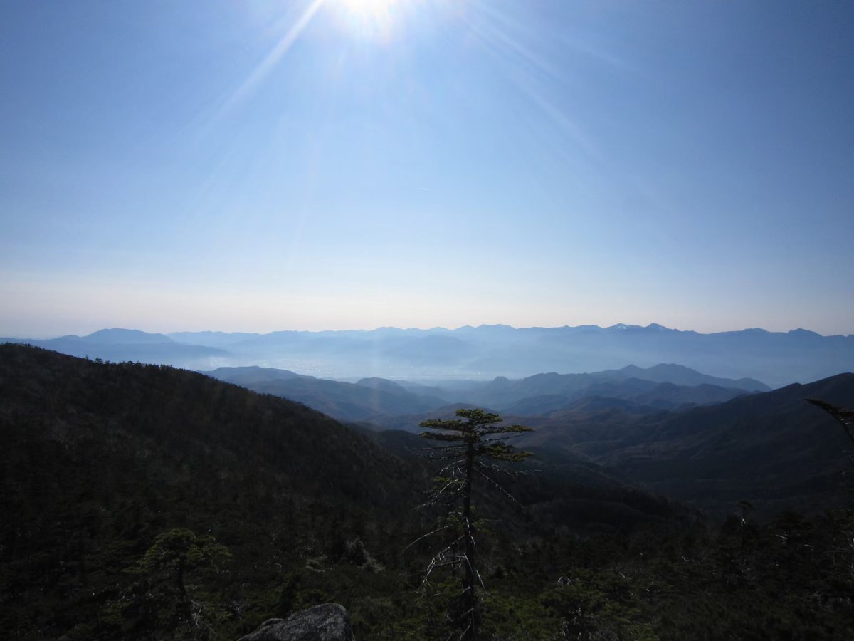 sinkan_chuowan's tweet photo. 活動紹介② 登山🏔

当部活では登山を中心に活動しています🥾

日本全国の3000メートル級の山からハイキングとして楽しめる山まで様々なところに行きます。

写真だけでは伝わら��い壮大な景色や登った人にしか分からない達成感を味わえます❗️
また、危険が多い冬山には登りません😌

#春から中央 https://t.co/NIZTKfo7NO