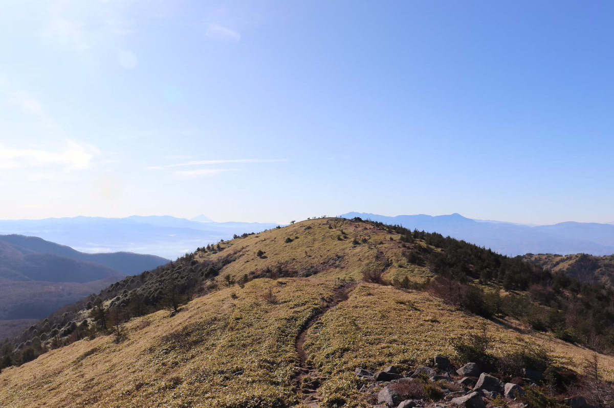 sinkan_chuowan's tweet photo. 活動紹介② 登山🏔

当部活では登山を中心に活動しています🥾

日本全国の3000メートル級の山からハイキングとして楽しめる山まで様々なところに行きます。

写真だけでは伝わら��い壮大な景色や登った人にしか分からない達成感を味わえます❗️
また、危険が多い冬山には登りません😌

#春から中央 https://t.co/NIZTKfo7NO