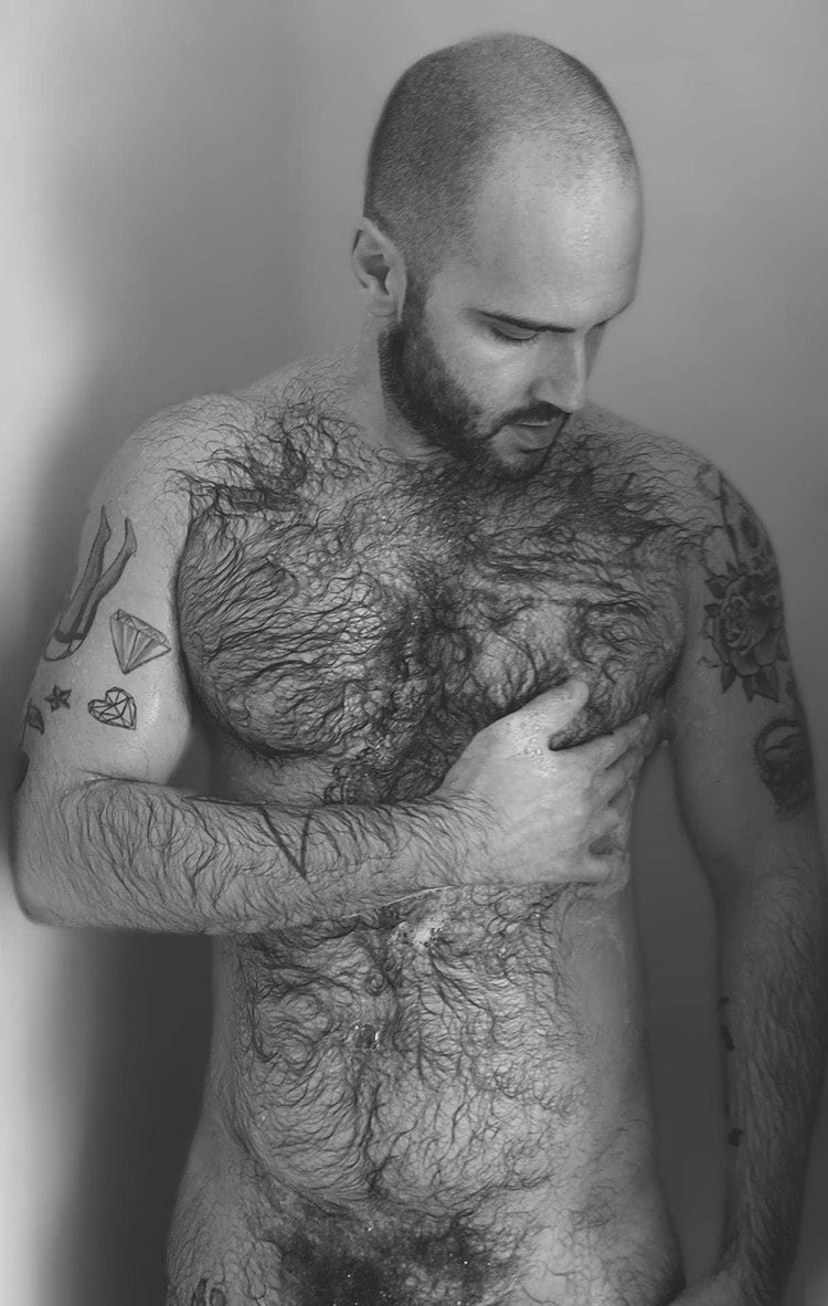 hairymaleclub's tweet photo. Happy Monday, guyโs! Have a wonderful start into the week. ๐๐ป Much thankโs to @mrhollywood80 for that sexy hairy image! ๐ฆ๐ #beardedbeauties #beardtwitter #hairyguy #hairy #hairychest #hairymaleclub #shower #showertime #manshower #blackandwhite https://t.co/KrvMtL0W4D