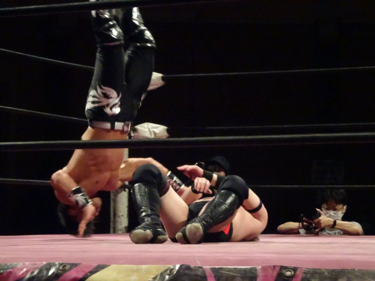 yohsuke0513's tweet photo. 昨日はプロレスリング紫焔ご観戦どうもありがとうございました！
4月は18日ア���リア大正と25日東成区民センターの大会がありますので、チケット購入受付してますのでDMお待ちしております🙇‍♂️
#滝井洋介 #プロレス #筋トレ #ダイエット #プロレス観戦 #フィジーク #��ルメ #プロレスリング紫焔 #グルメ https://t.co/LLMgtWqTAS