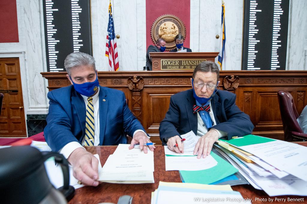 AARPWV's tweet photo. Where does #wvlegis legislation of interest to 50-+ WV'ians and their families stands as @wvhouse @wvsenate wind down work for the 2021 regular session? Get the latest info in our @AARPWV @wvlegislature e-news update. #wvlegis https://t.co/hbzrzMkcWo https://t.co/MRBmA93EAC