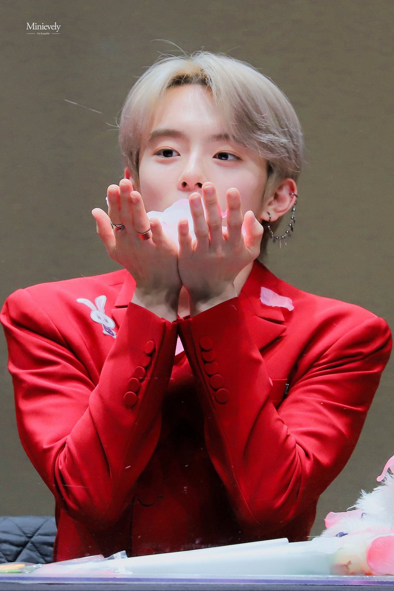 Minievely_0125's tweet photo. [HQ] 210321 팬사인회
🌸
#강민 #유강민 #베리베리 #VERIVERY #カンミン #KangMin https://t.co/LD2FHTn81O