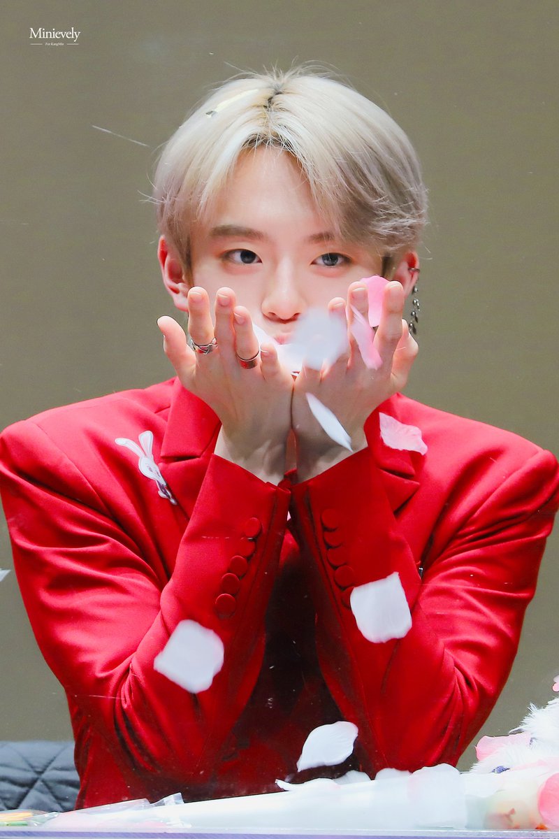 Minievely_0125's tweet photo. [HQ] 210321 팬사인회
🌸
#강민 #유강민 #베리베리 #VERIVERY #カンミン #KangMin https://t.co/LD2FHTn81O