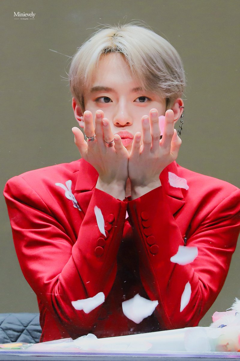 Minievely_0125's tweet photo. [HQ] 210321 팬사인회
🌸
#강민 #유강민 #베리베리 #VERIVERY #カンミン #KangMin https://t.co/LD2FHTn81O