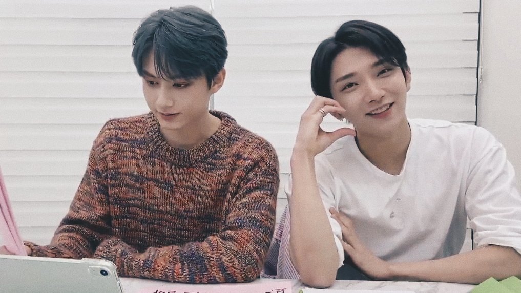 daily_junshua's tweet photo. 210322 

@pledis_17 #세븐틴 #준 #조슈아 
#SEVENTEEN #JUN #JOSHUA https://t.co/B6KLSNWECP