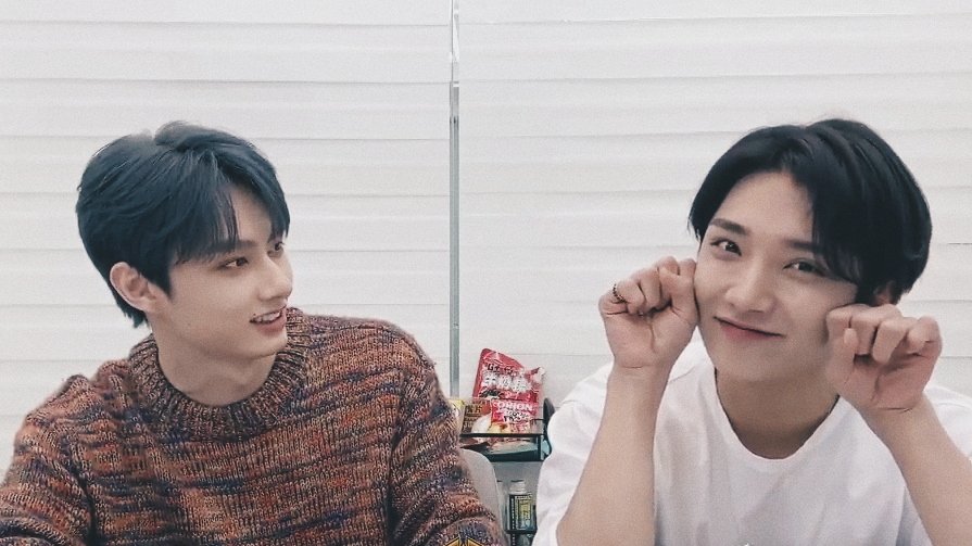 daily_junshua's tweet photo. 210322 

@pledis_17 #세븐틴 #준 #조슈아 
#SEVENTEEN #JUN #JOSHUA https://t.co/B6KLSNWECP