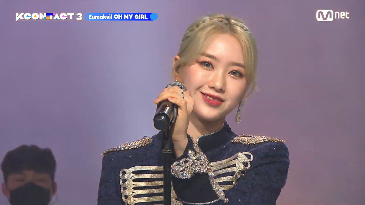 sittichai_vee's tweet image. Arin Jiho What are you doing!
#Ohmygirl #KCONTACT3 #KCONACT3