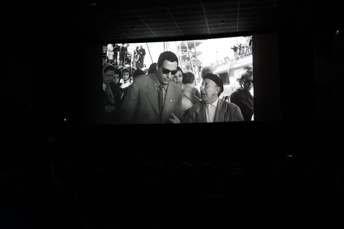 Memorable inicio de proyecciones #ElVerdugo en el marco de la colaboración entre <a href="/promio_cines/">Promio</a> y <a href="/MovingCinema_/">Moving Cinema</a>. 1 hora de profundas, inteligentes y valiosas reflexiones de estudiantes de Bachillerato del <a href="/iesmoisesbroggi/">IES Moisès Broggi</a> con el cineasta <a href="/pepgarrido/">Pep Garrido</a> <a href="/Cinemes_Girona/">Cinemes Girona BCN</a>  #CinEd 🧵