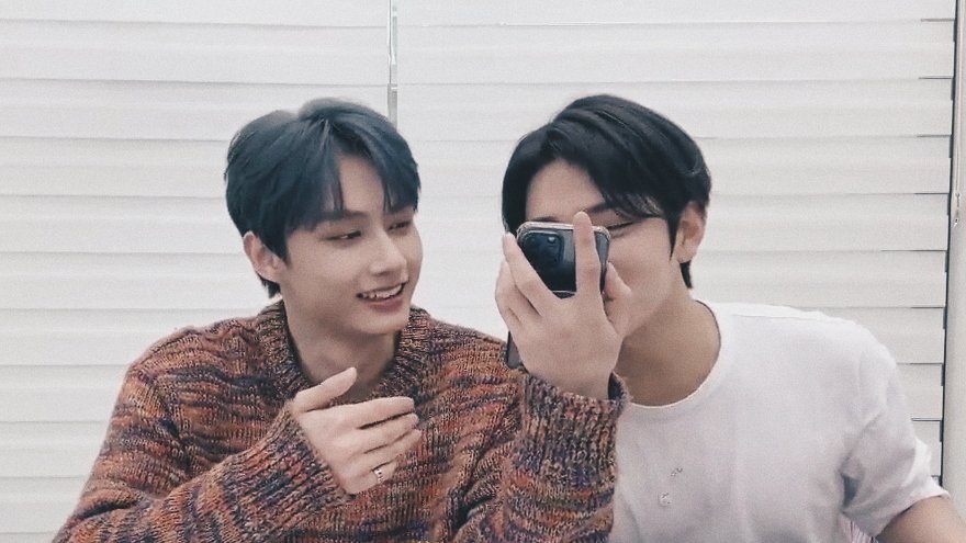 daily_junshua's tweet photo. 210322 

@pledis_17 #세븐틴 #준 #조슈아 
#SEVENTEEN #JUN #JOSHUA https://t.co/JR6qn1Lvtl