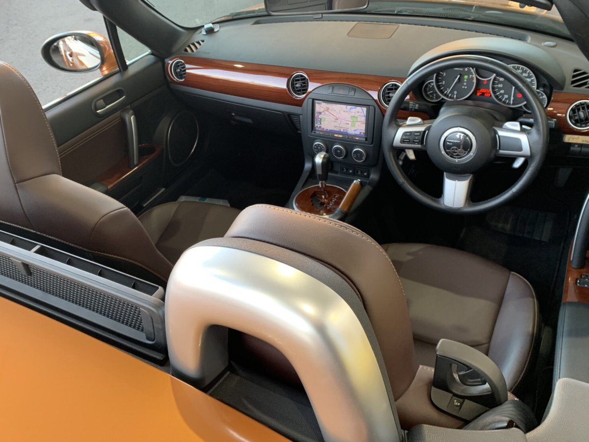 光岡自動車 岐阜ショールーム 多治見店 Goto多治見ミツオカ 3月入庫 第4弾車 ヒミコのインテリア お洒落レザー ウッド シリアルプレート付 光岡多治見 ミツオカ 個性的車 ヒミコ Himiko 卑弥呼 ビュート お洒落さん集まれ お洒落内装