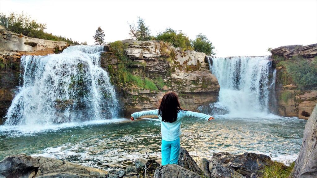 playoutsidegal's tweet photo. When you camp at Lundbreck Falls, you can fish the Crowsnest River, walk to the falls, and explore Crowsnest Pass! Note that this campground is now 100% reservable. ➡️ https://t.co/m63m04TFbI @Albertaparks #ABparks @SouthwestAB #bucketlistAB https://t.co/ucUoWdtHsi