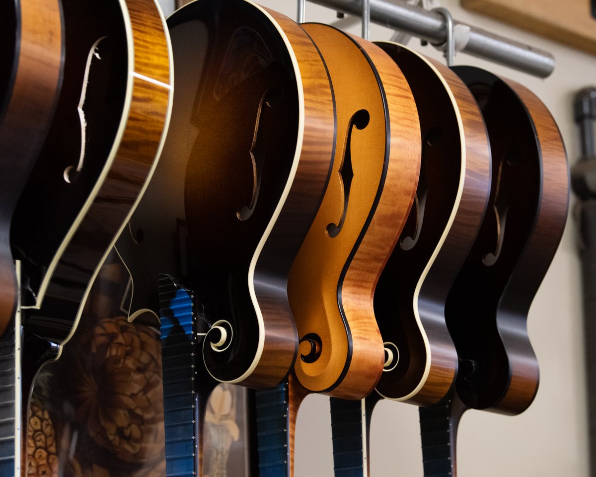 collingsguitars's tweet photo. F-style options. Which one are you taking home?
#decisionsdecisions #collingsguitars #mandolin #fstyle #sunburst #honeyamber #tortoise #ivoroid #madeinaustin #builtfromthesoundup #bluegrass #tone #handmade #handbuilt #heirloom #collings #musictools #tone #texas #atx https://t.co/yx83aHp5hi