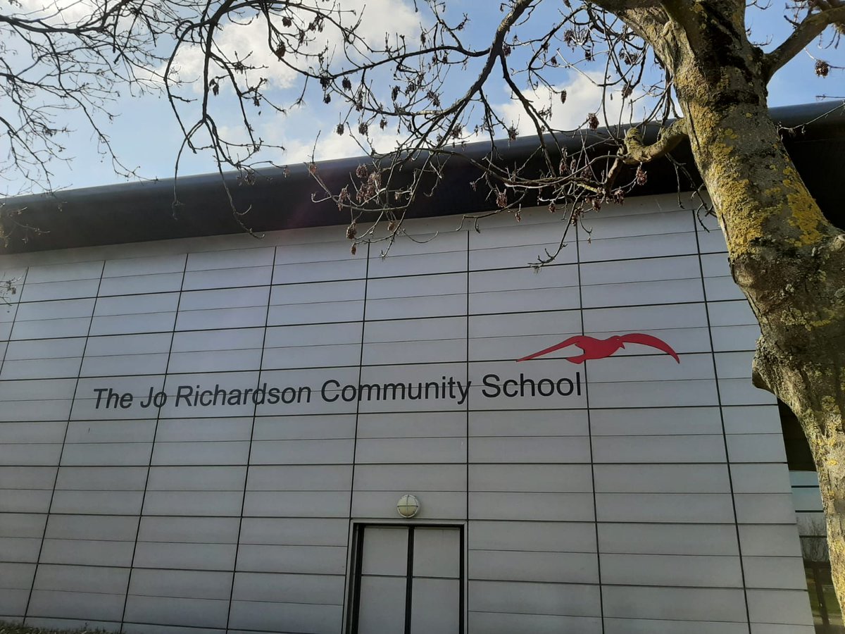 MPSBarkDag's tweet photo. Safer schools officer PC Halleron is on proactive  foot patrol around the vicinity of Jo Richardson school as part of #OpBempton @lbbdcouncil 1548EA https://t.co/gBqs9gAfxQ