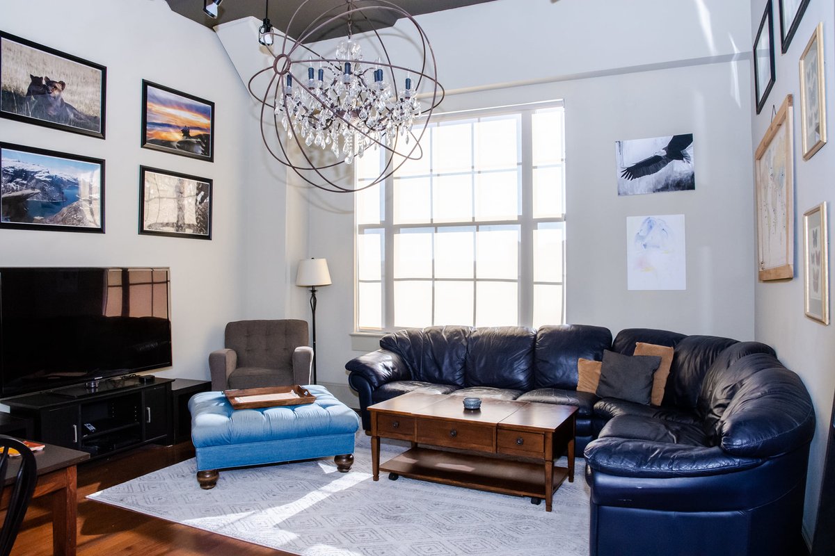 thibodeauxreed's tweet photo. This is a great location
2 bed 2 bath condo in secured building with pool, gym and parking $345,000
#NewOrleans #RealEstate https://t.co/6eTQVz4OH5