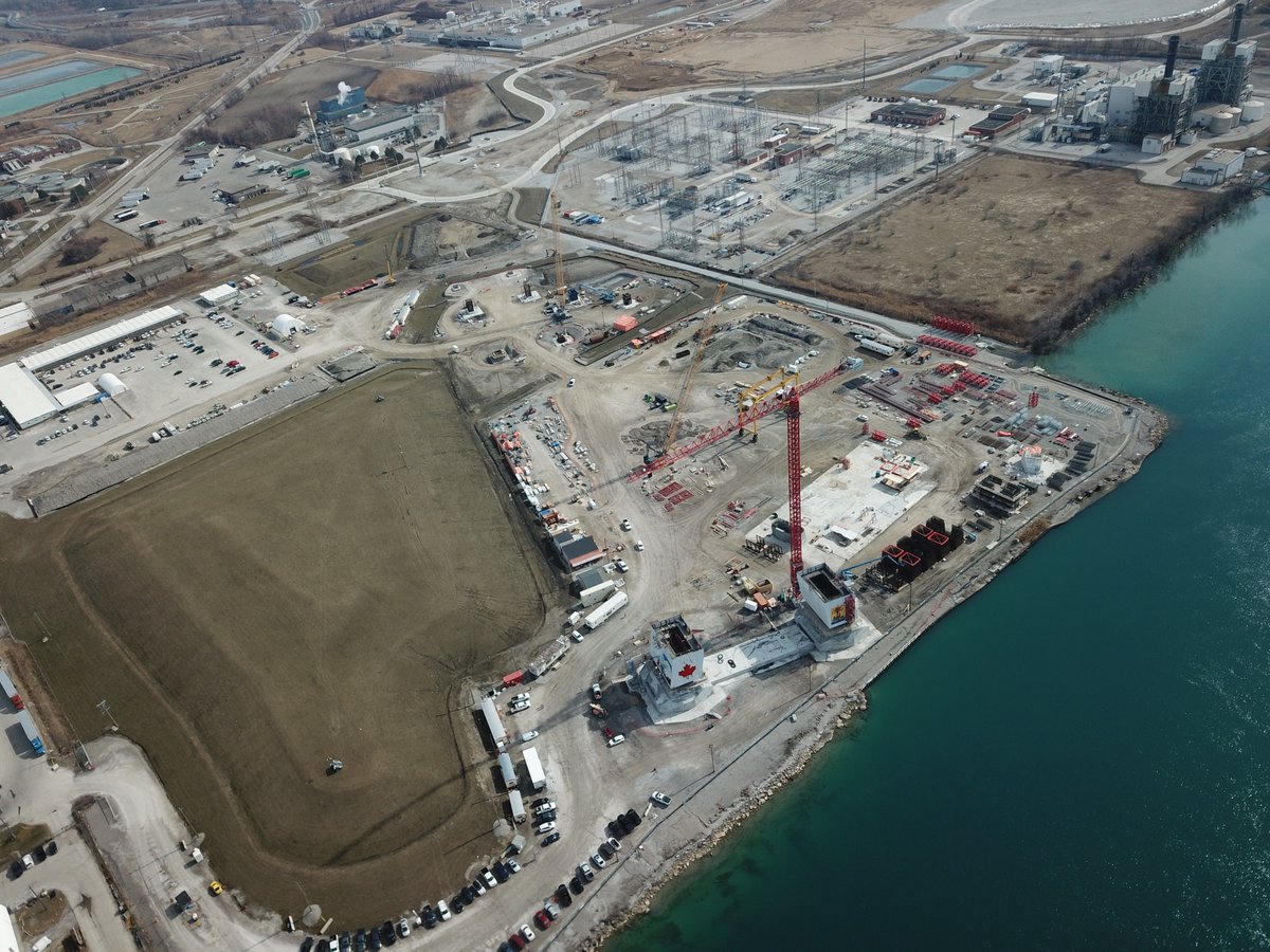 FluorCorp's tweet photo. Bridging North America has received the New Employer Partner award from @CCES_Uwindsor for its efforts to prioritize professional development opportunities for co-op students exploring careers in #construction and #engineering #GordieHoweBridge #FluorBuildsABetterWorld https://t.co/Hpsx2RGVwz
